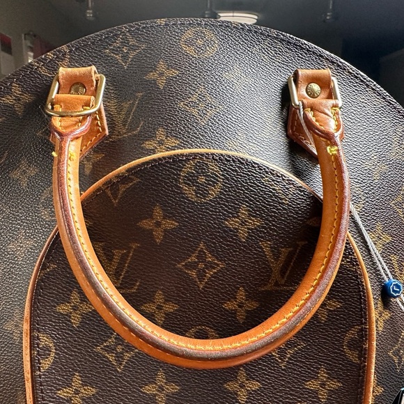 Louis Vuitton Monogram Ellipse MM
Hand Bag M51126 - Picture 13 of 16